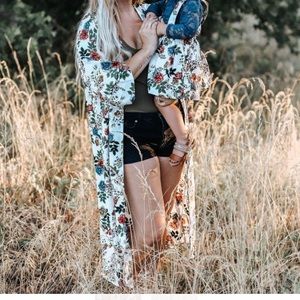 Bailey Blossoms women’s kimono size M/L never worn